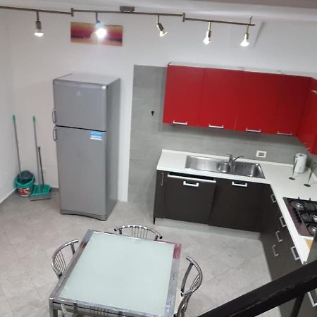 Casa N 2 Con Parcheggio Privato E Colonnina Ricarica Apartment Livorno Bagian luar foto