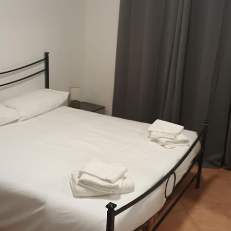 Casa N 2 Con Parcheggio Privato E Colonnina Ricarica Apartment Livorno Bagian luar foto