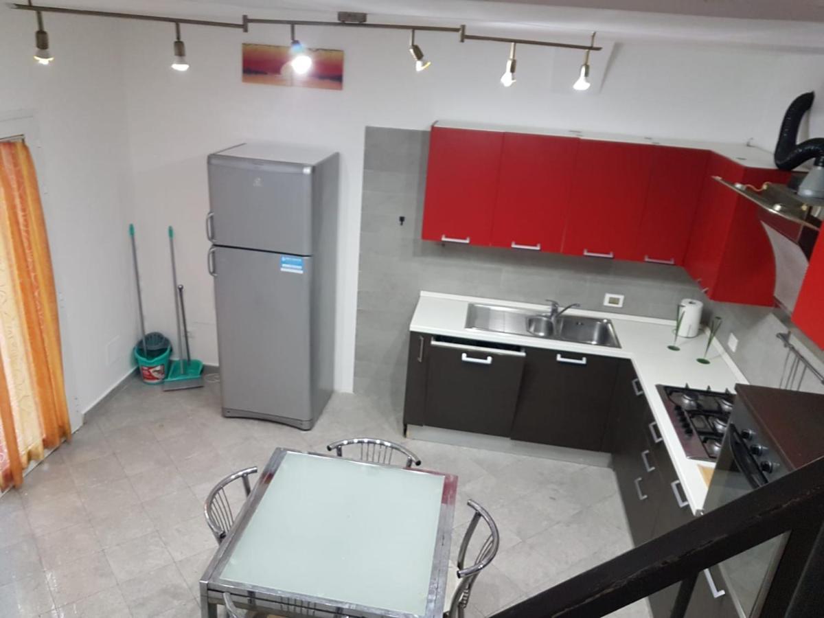 Casa N 2 Con Parcheggio Privato E Colonnina Ricarica Apartment Livorno Bagian luar foto