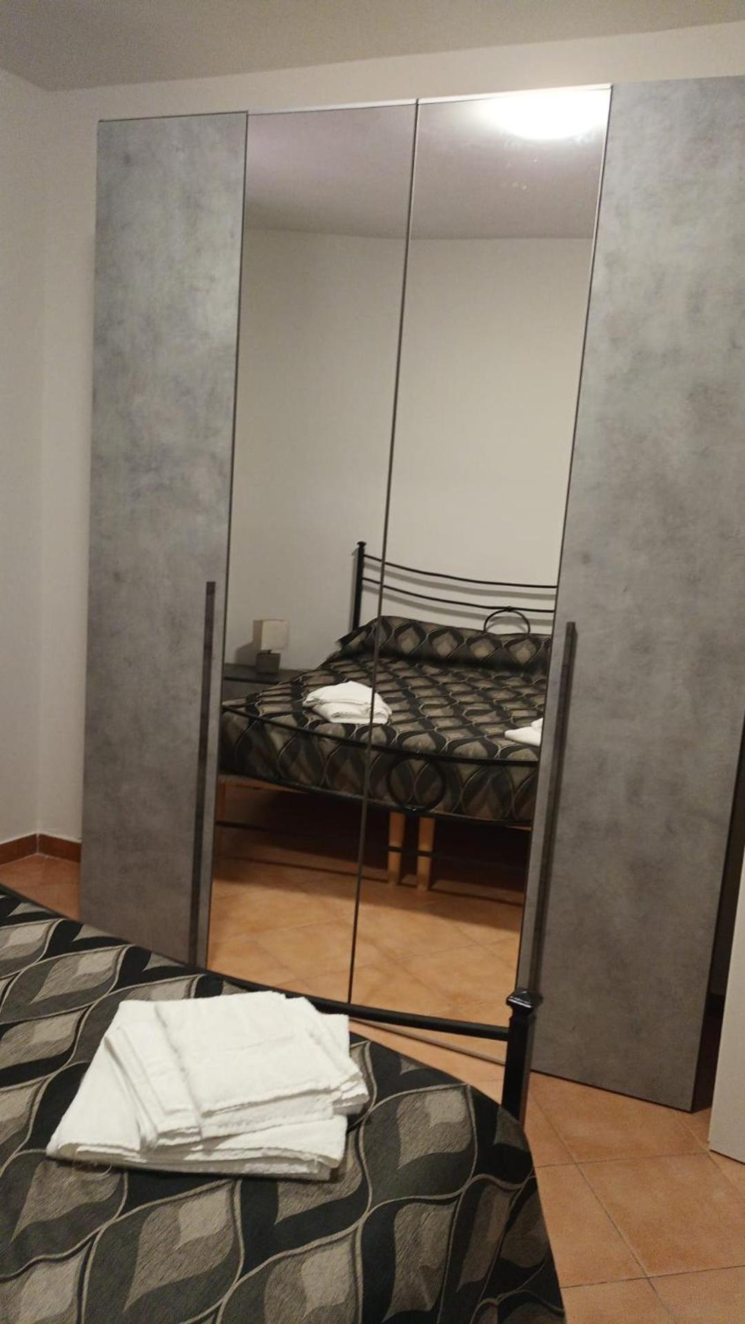 Casa N 2 Con Parcheggio Privato E Colonnina Ricarica Apartment Livorno Bagian luar foto