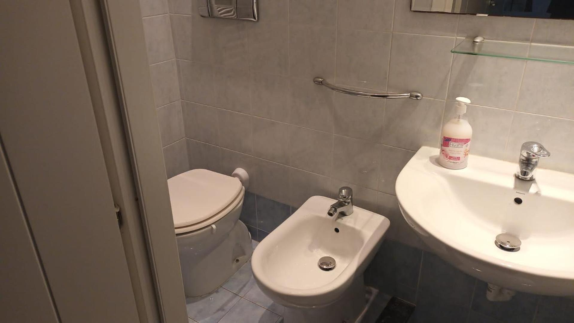 Casa N 2 Con Parcheggio Privato E Colonnina Ricarica Apartment Livorno Bagian luar foto
