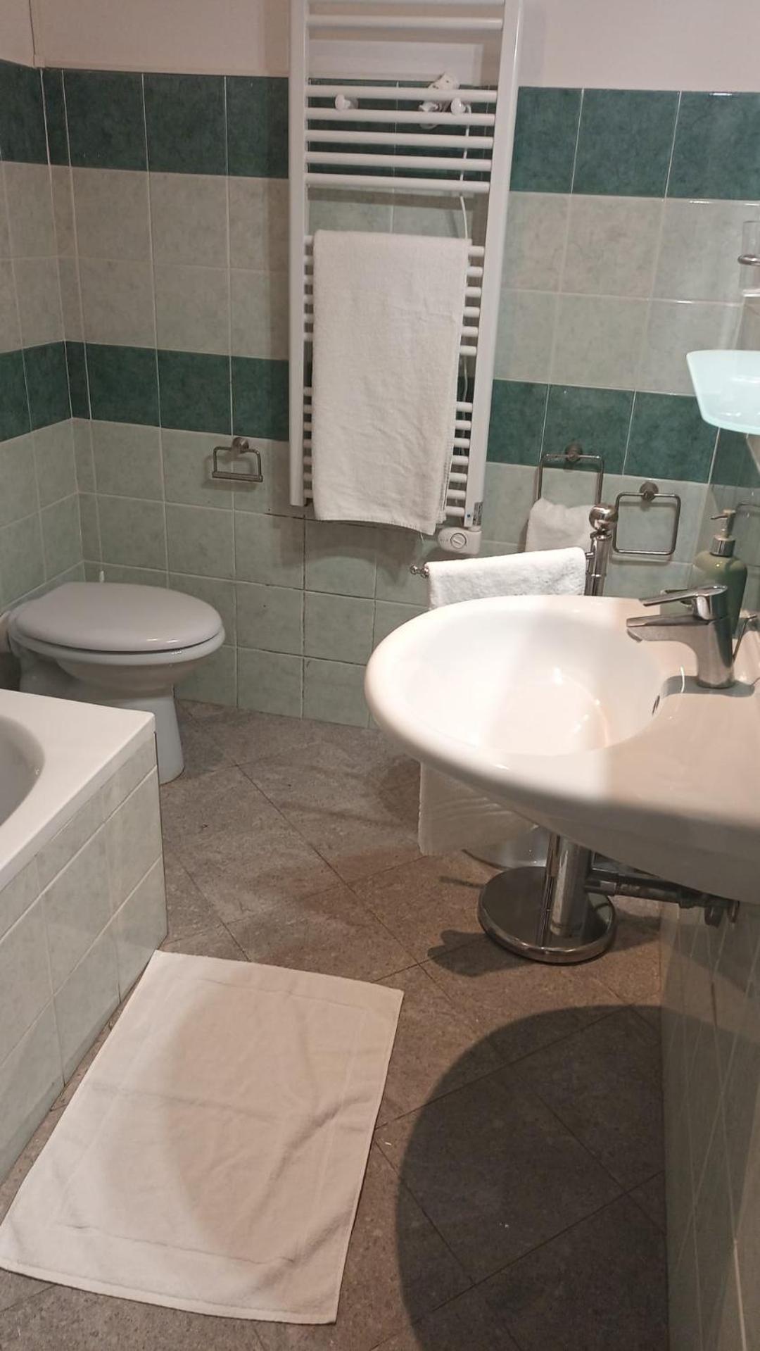 Casa N 2 Con Parcheggio Privato E Colonnina Ricarica Apartment Livorno Bagian luar foto