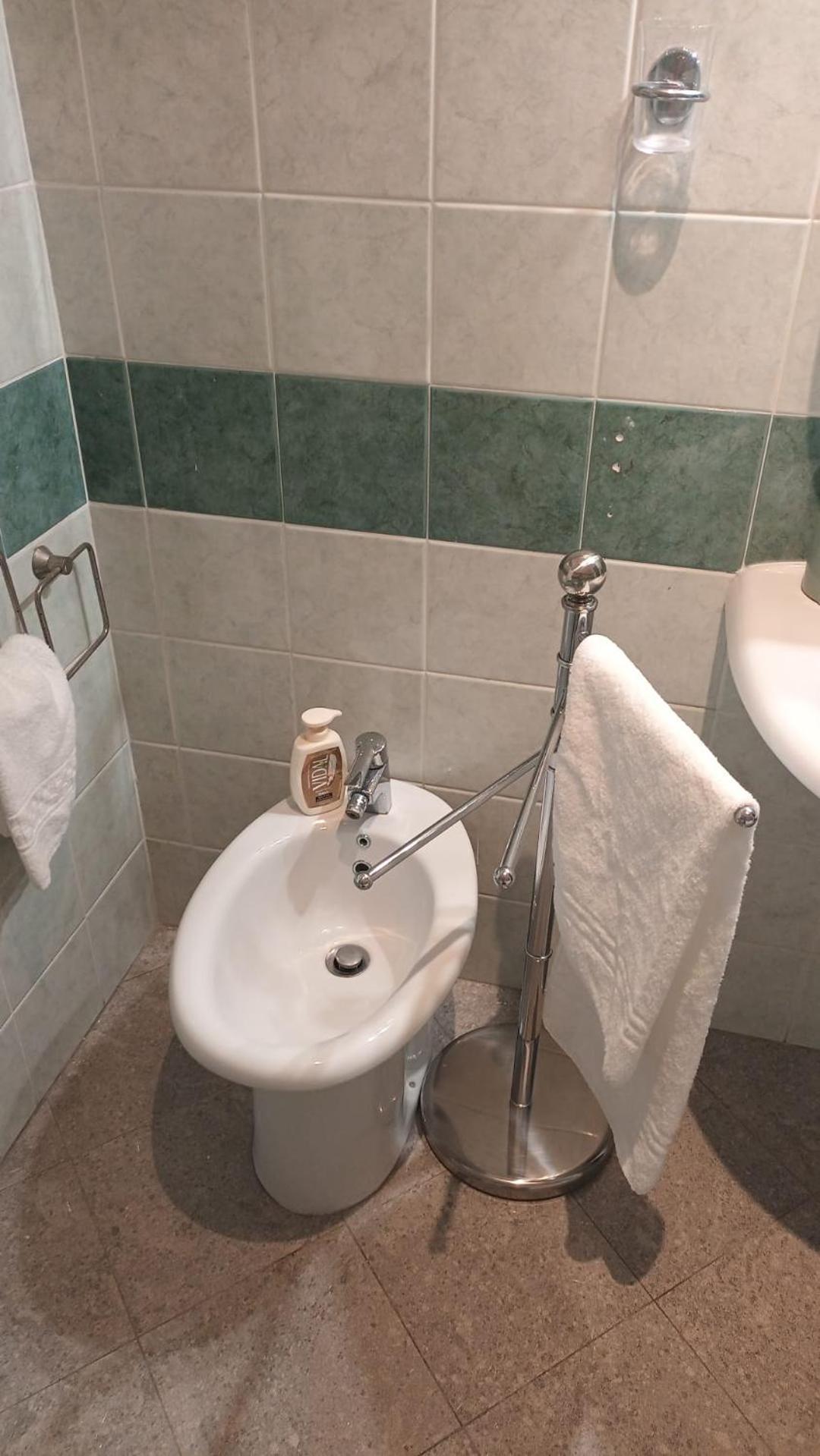 Casa N 2 Con Parcheggio Privato E Colonnina Ricarica Apartment Livorno Bagian luar foto