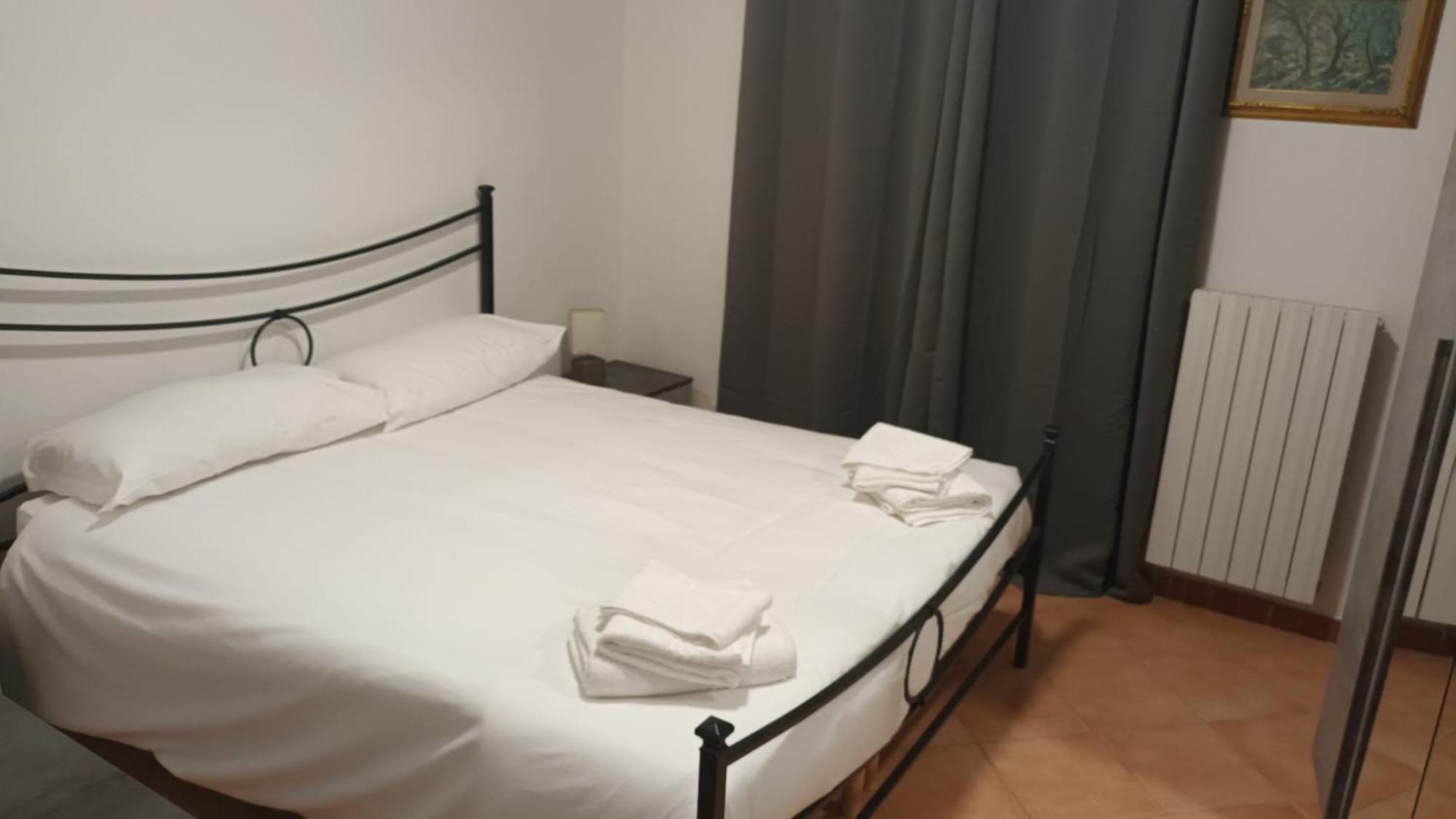 Casa N 2 Con Parcheggio Privato E Colonnina Ricarica Apartment Livorno Bagian luar foto