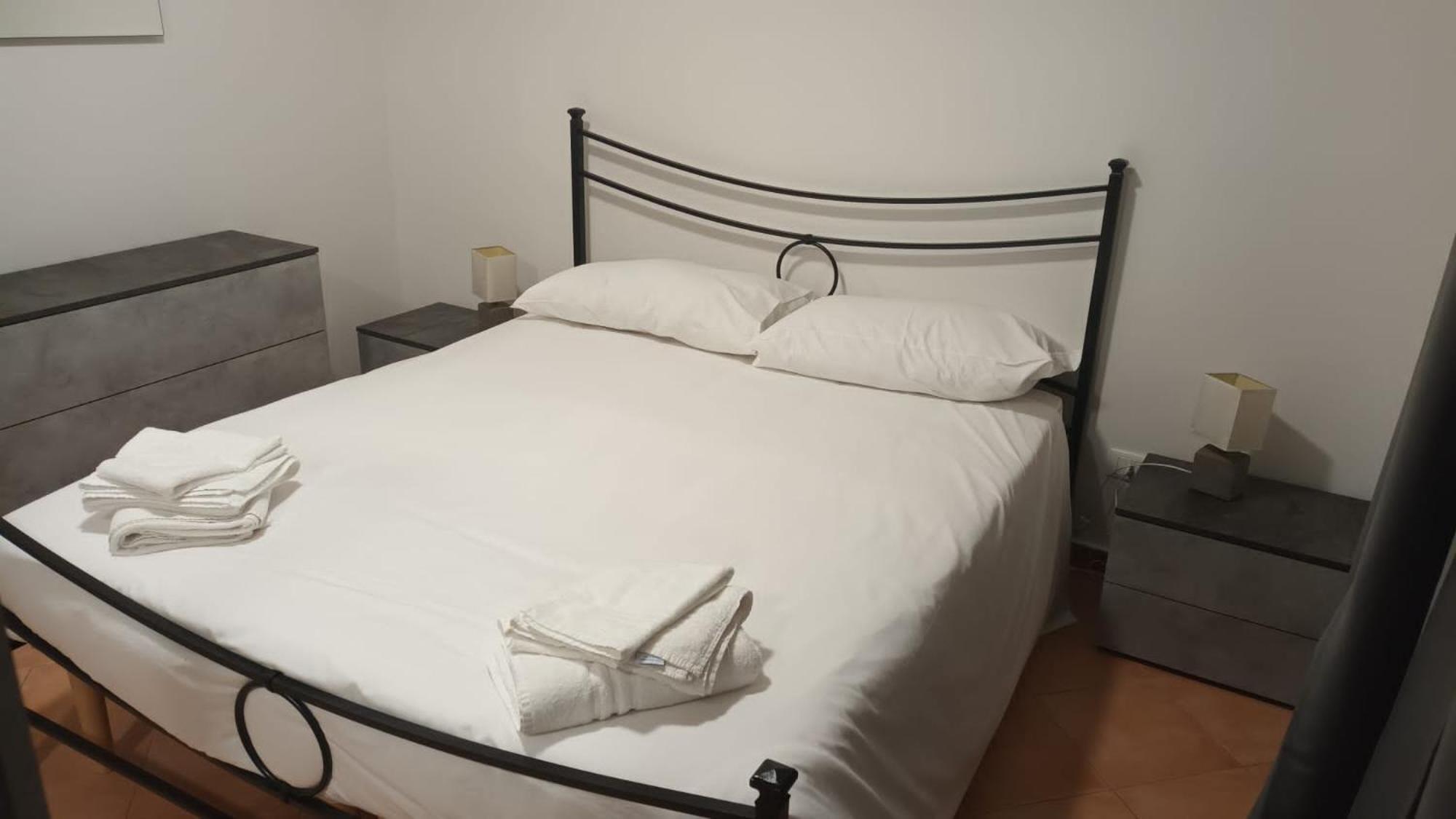 Casa N 2 Con Parcheggio Privato E Colonnina Ricarica Apartment Livorno Bagian luar foto