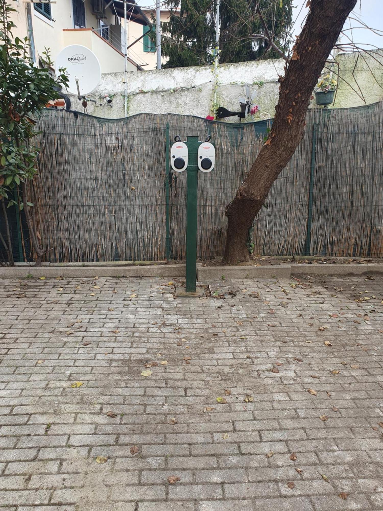 Casa N 2 Con Parcheggio Privato E Colonnina Ricarica Apartment Livorno Bagian luar foto